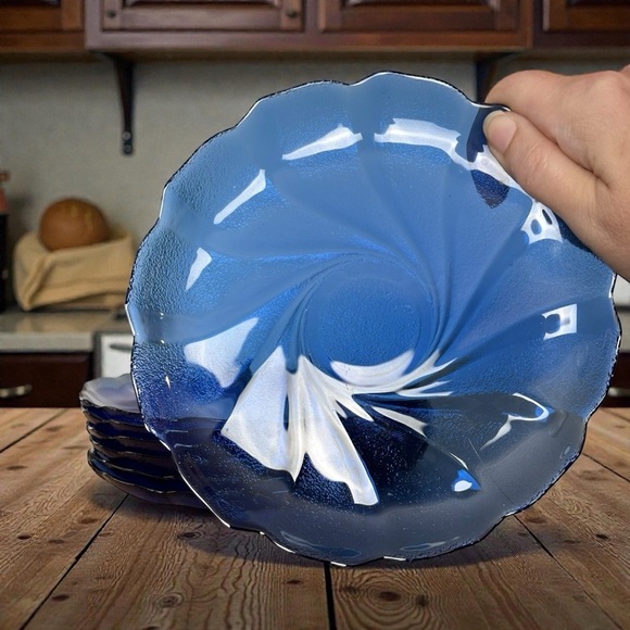 Arcoroc Other - Arcoroc France cobalt blue scalloped edge swirl textured glass plates, 7 MCM